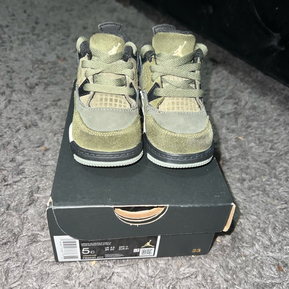 Green Jordan 4’s gentle worn - Picture 2 of 3